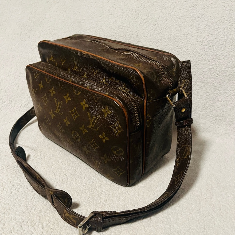Louis Vuitton Nile Vintage Shoulder Bag - Picture 2 of 16